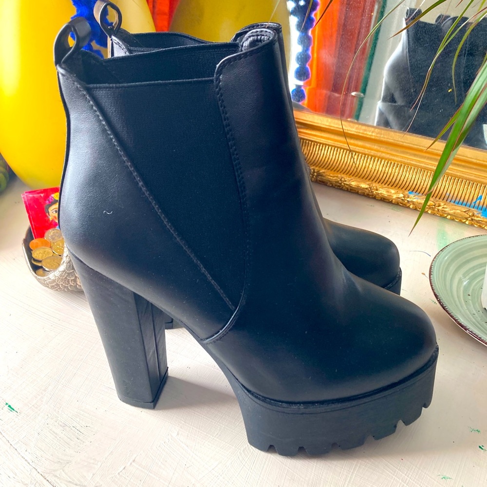 Koi Footwear